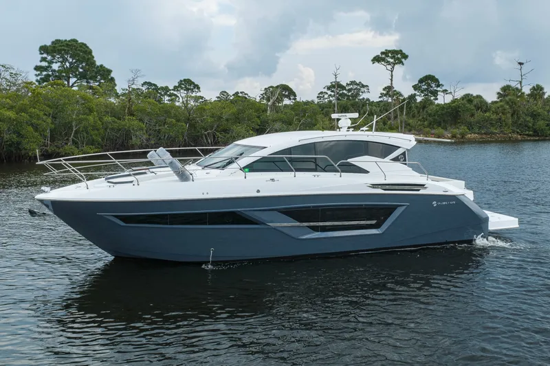 Slide: The Image of Cruisers Yachts 46 Cantius 2020 - 8391596