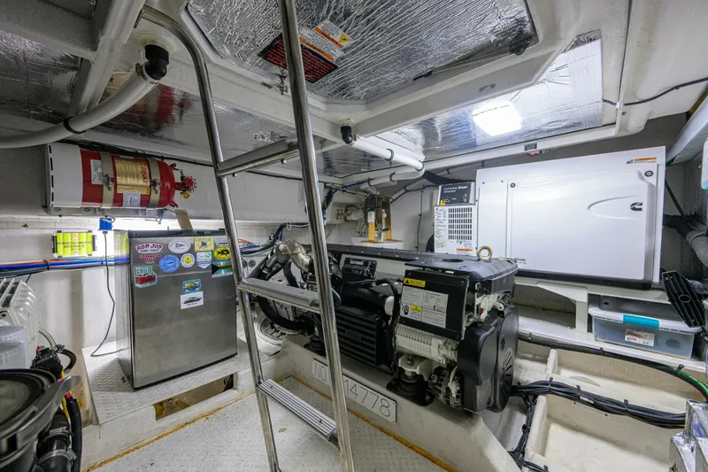 Slide: The Image of Cruisers Yachts 46 Cantius 2020 - 8391589