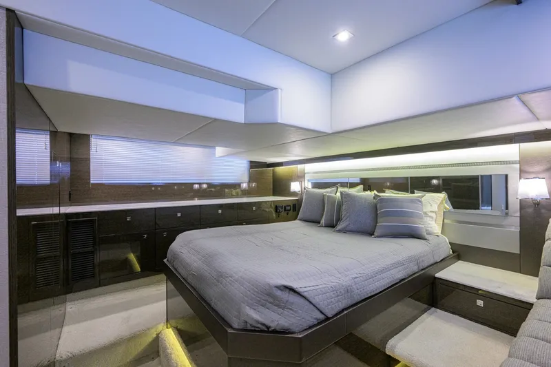 Slide: The Image of Cruisers Yachts 46 Cantius 2020 - 8391561