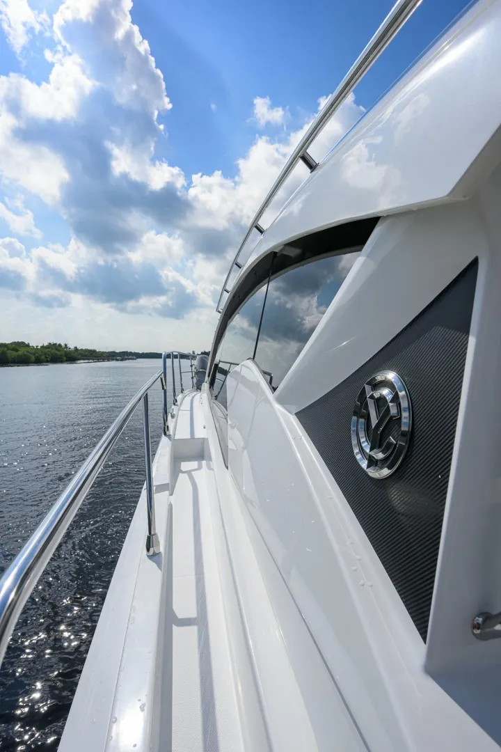 Slide: The Image of Cruisers Yachts 46 Cantius 2020 - 8391580