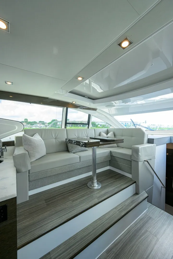 Slide: The Image of Cruisers Yachts 46 Cantius 2020 - 8391549