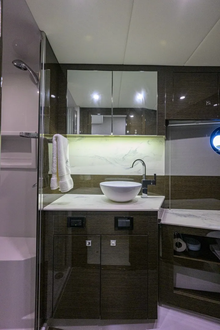 Slide: The Image of Cruisers Yachts 46 Cantius 2020 - 8391567