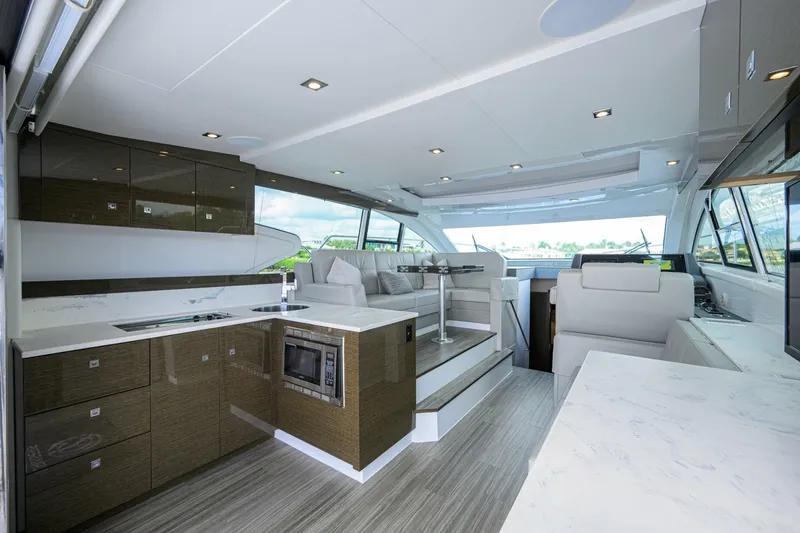 Slide: The Image of Cruisers Yachts 46 Cantius 2020 - 8391545