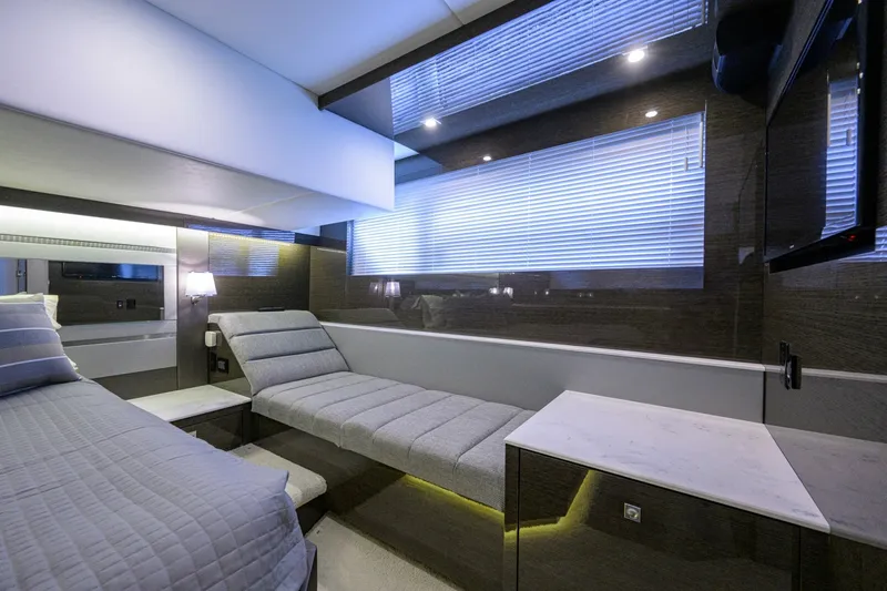 Slide: The Image of Cruisers Yachts 46 Cantius 2020 - 8391565