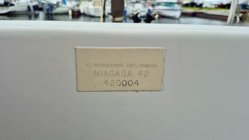 Slide: The Image of 1986 Niagara 42 - 8438789