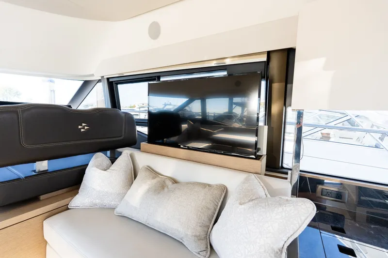 Slide: The Image of Prestige 460 2022 - 8437603