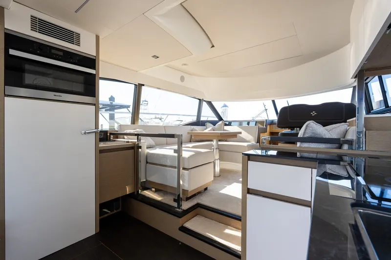 Slide: The Image of Prestige 460 2022 - 8437589