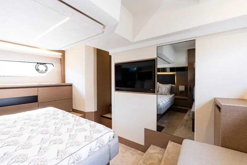 Slide: The Image of Prestige 460 2022 - 8437616