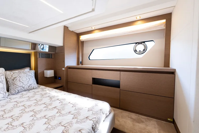 Slide: The Image of Prestige 460 2022 - 8437614