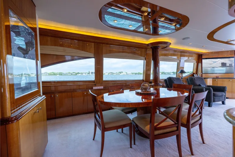 Slide: The Image of Hatteras 80 Motor Yacht 2005 - 8437048