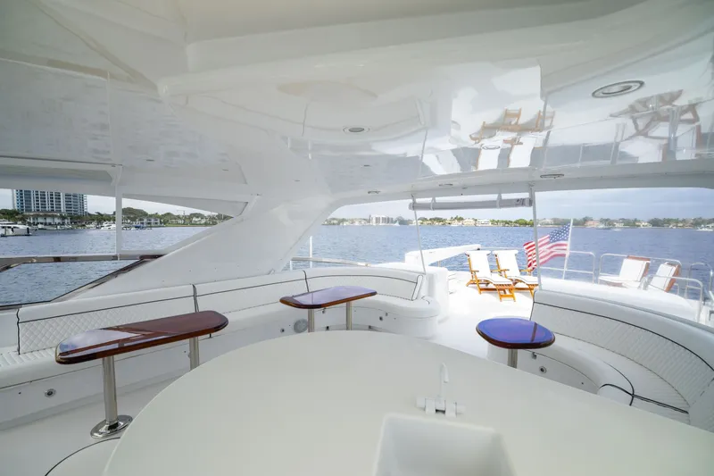 Slide: The Image of Hatteras 80 Motor Yacht 2005 - 8436995
