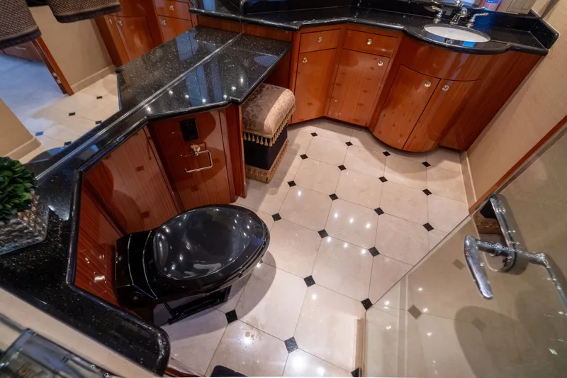 Slide: The Image of Hatteras 80 Motor Yacht 2005 - 8437172