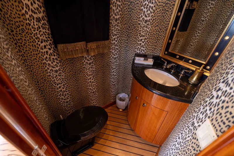Slide: The Image of Hatteras 80 Motor Yacht 2005 - 8437136