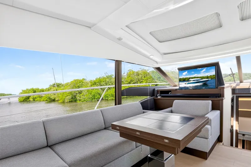 Slide: The Image of Prestige 520S 2019 - 8437135