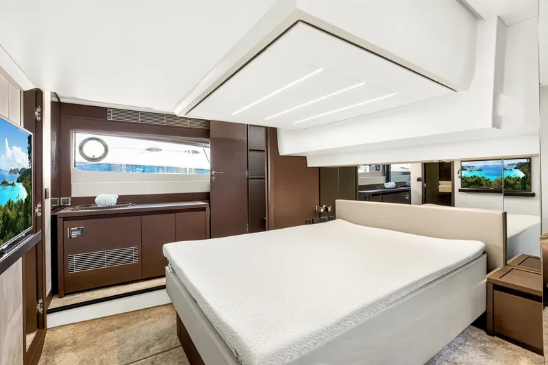 Slide: The Image of Prestige 520S 2019 - 8437146