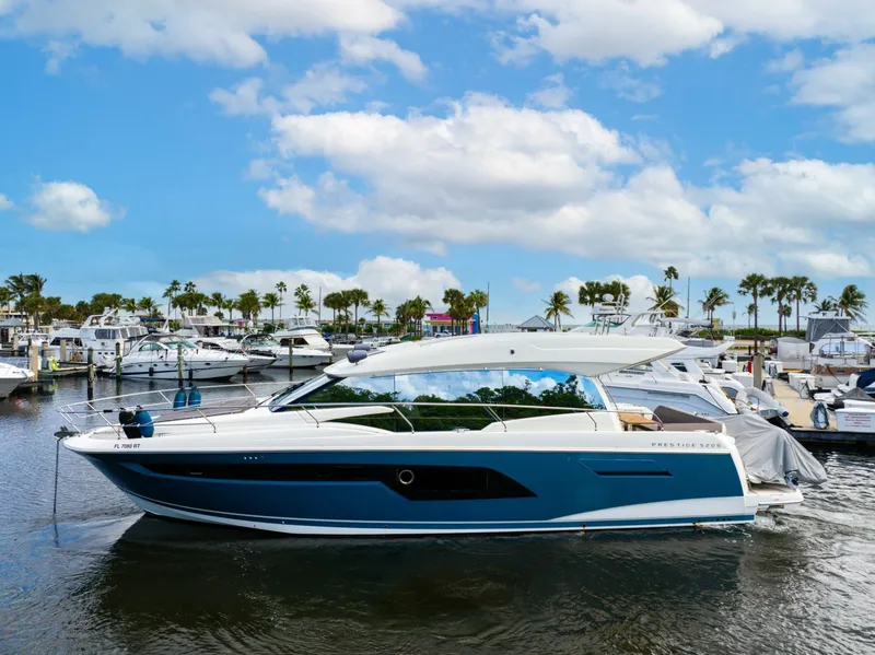 Slide: The Image of Prestige 520S 2019 - 8437088