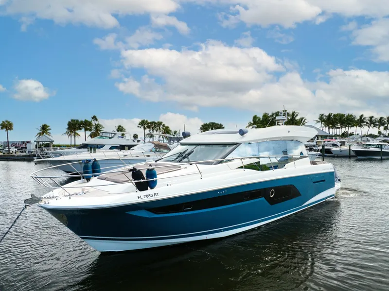 Slide: The Image of Prestige 520S 2019 - 8437087