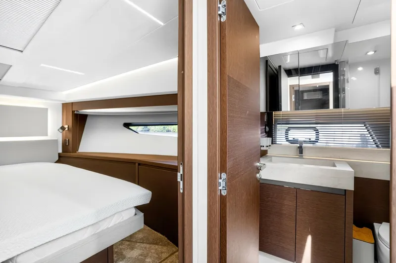 Slide: The Image of Prestige 520S 2019 - 8437150
