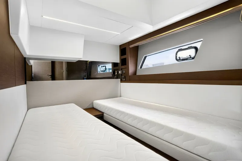 Slide: The Image of Prestige 520S 2019 - 8437154