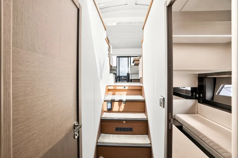 Slide: The Image of Prestige 520S 2019 - 8437156