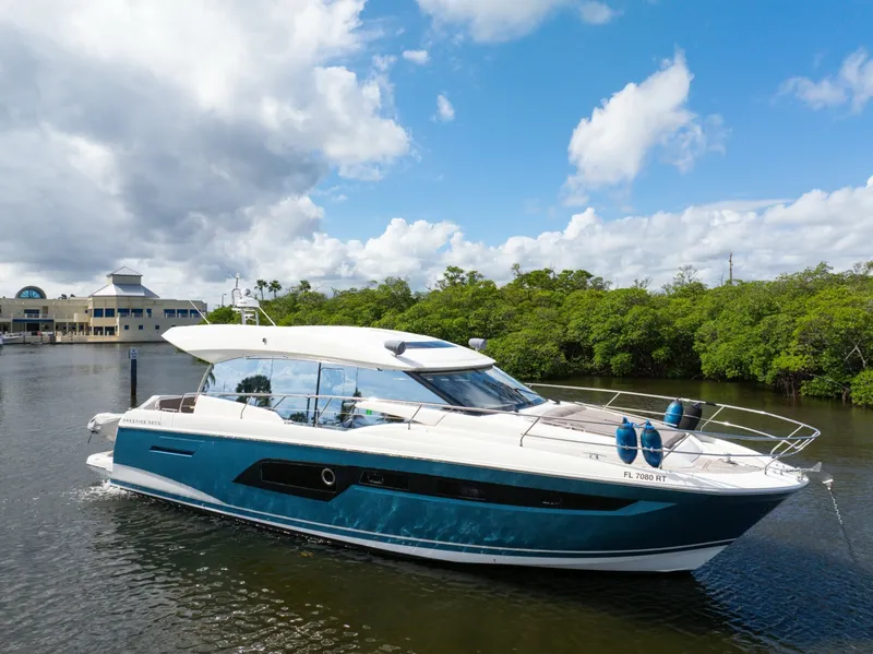Slide: The Image of Prestige 520S 2019 - 8437094