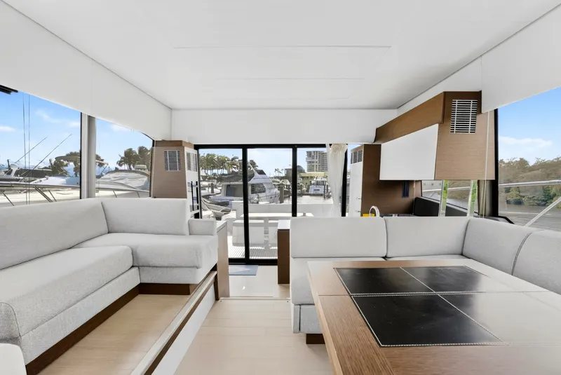Slide: The Image of Prestige 520S 2019 - 8437134