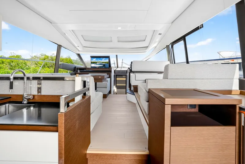 Slide: The Image of Prestige 520S 2019 - 8437127
