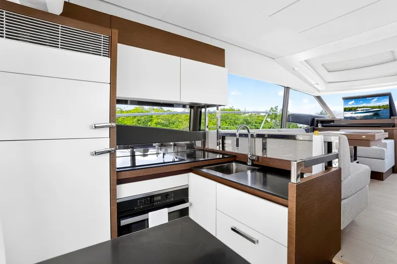 Slide: The Image of Prestige 520S 2019 - 8437130