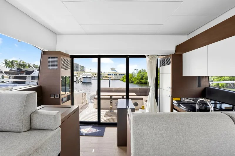 Slide: The Image of Prestige 520S 2019 - 8437131