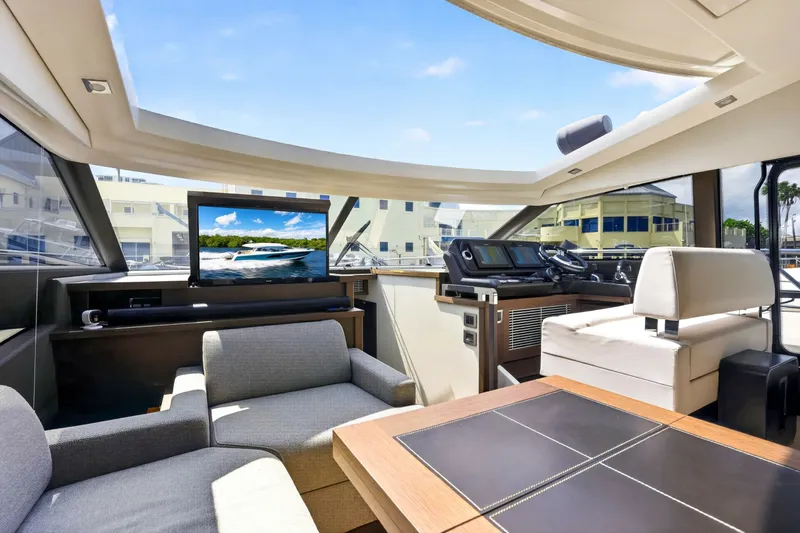 Slide: The Image of Prestige 520S 2019 - 8437141