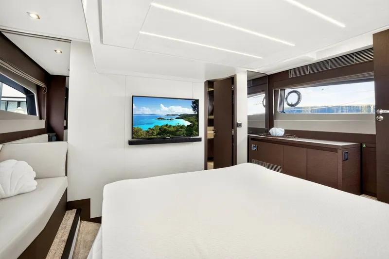 Slide: The Image of Prestige 520S 2019 - 8437149