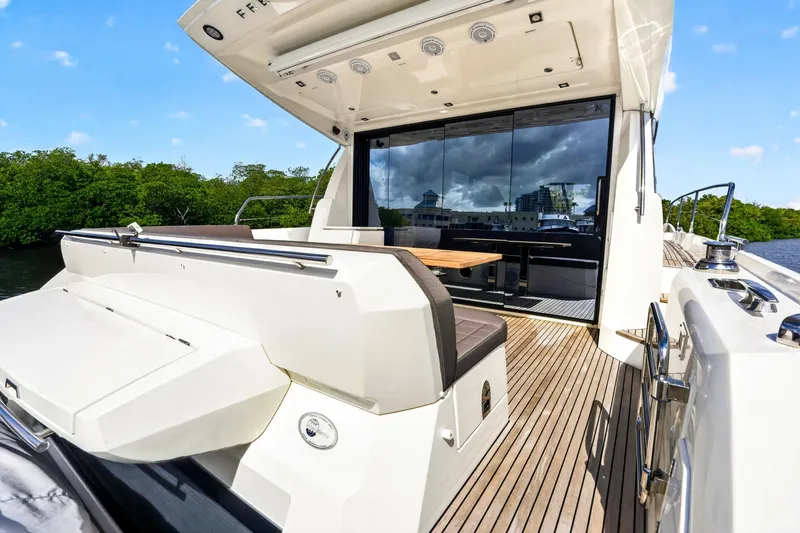 Slide: The Image of Prestige 520S 2019 - 8437105