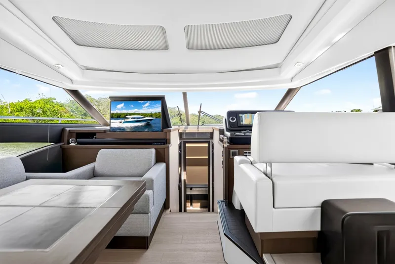 Slide: The Image of Prestige 520S 2019 - 8437137