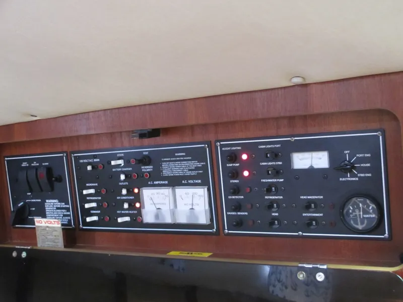Slide: The Image of Pursuit 3370 Offshore 2005 - 8437079
