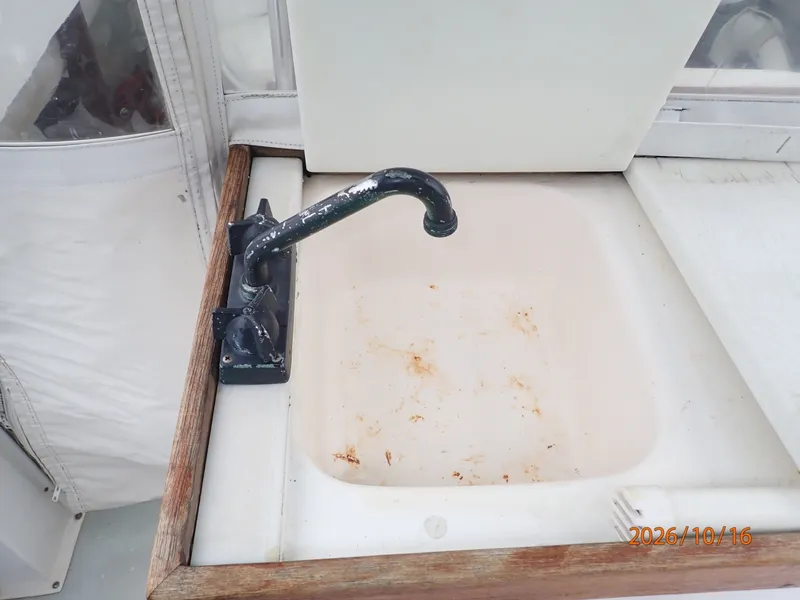 Slide: The Image of 26' Shamrock cockpit sink - 8438017