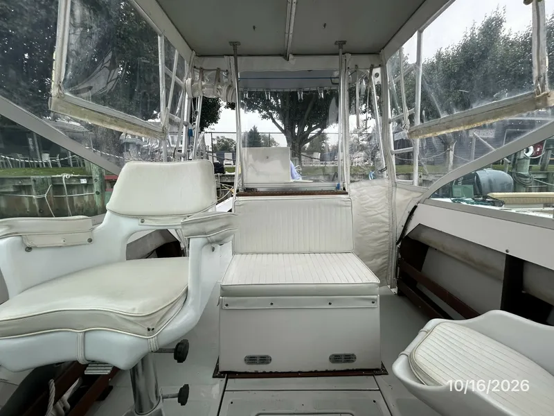 Slide: The Image of 26' Shamrock helm aft - 8438025