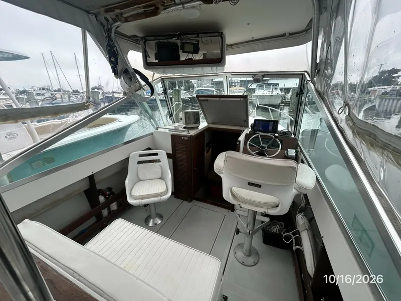 Slide: The Image of 26' Shamrock helm forward - 8438027