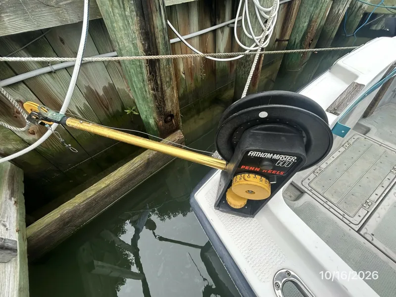 Slide: The Image of 26' Shamrock starboard down rigger - 8438040