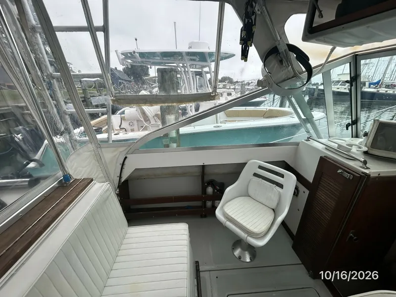 Slide: The Image of 26' Shamrock helm port - 8438031