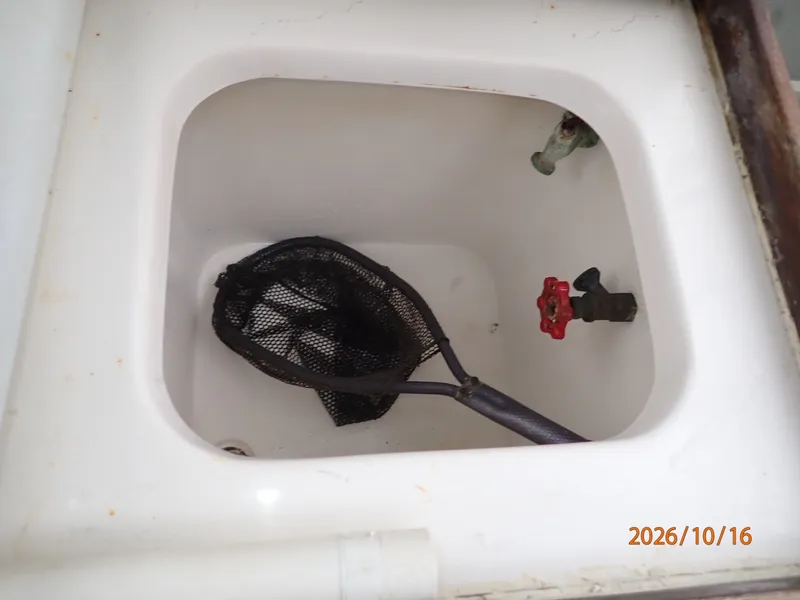 Slide: The Image of 26' Shamrock cockpit livewell - 8438012