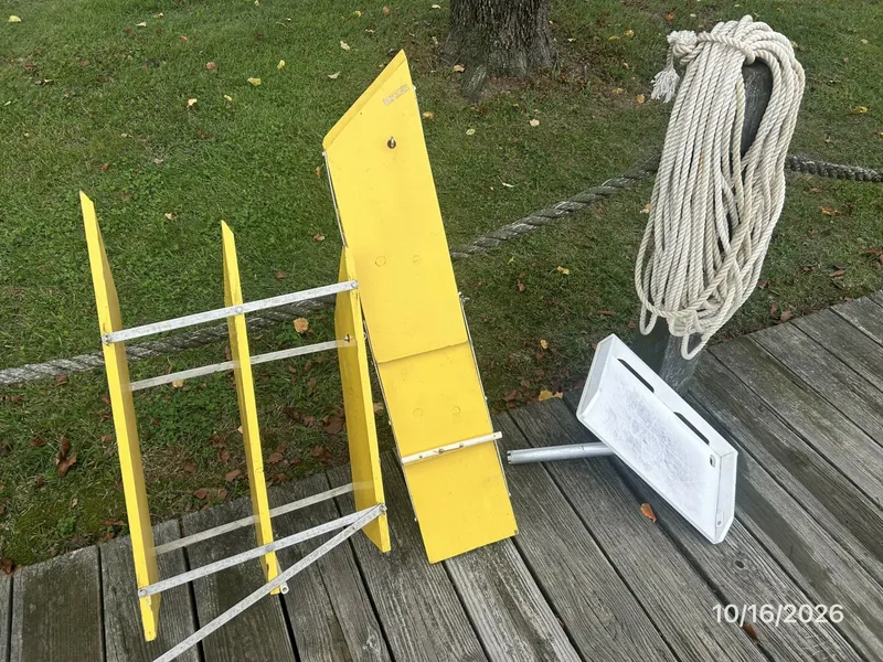 Slide: The Image of 26' Shamrock planer boards - 8437991