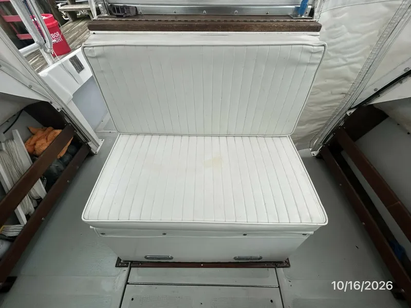 Slide: The Image of 26' Shamrock helm aft seating - 8438026