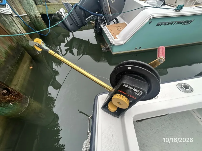 Slide: The Image of 26' Shamrock port down rigger - 8438038
