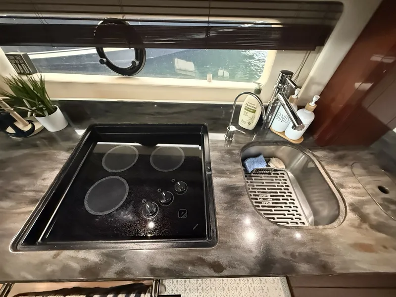 Slide: The Image of Sea Ray 580 Sundancer 2013 - 8504771
