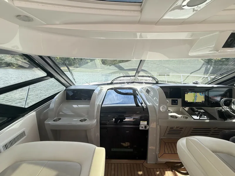 Slide: The Image of Sea Ray 580 Sundancer 2013 - 8504743