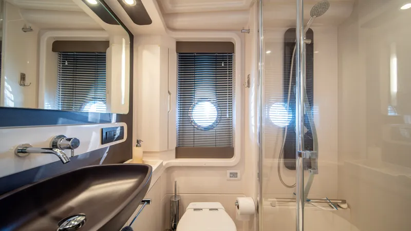 Slide: The Image of Azimut 50 Flybridge 2020 - 8673629
