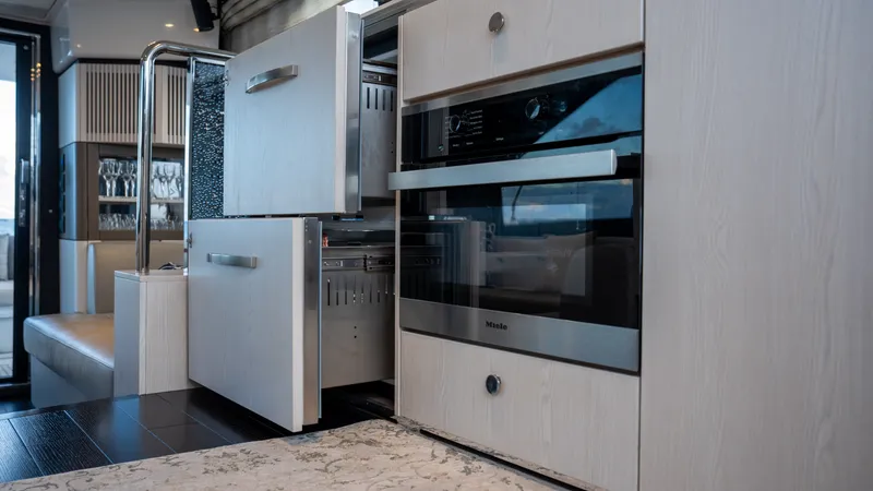 Slide: The Image of Azimut 50 Flybridge 2020 - 8673623