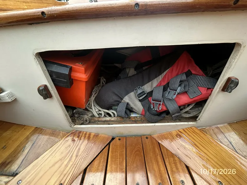 Slide: The Image of Haven 12.5 cockpit aft storage - 8509779