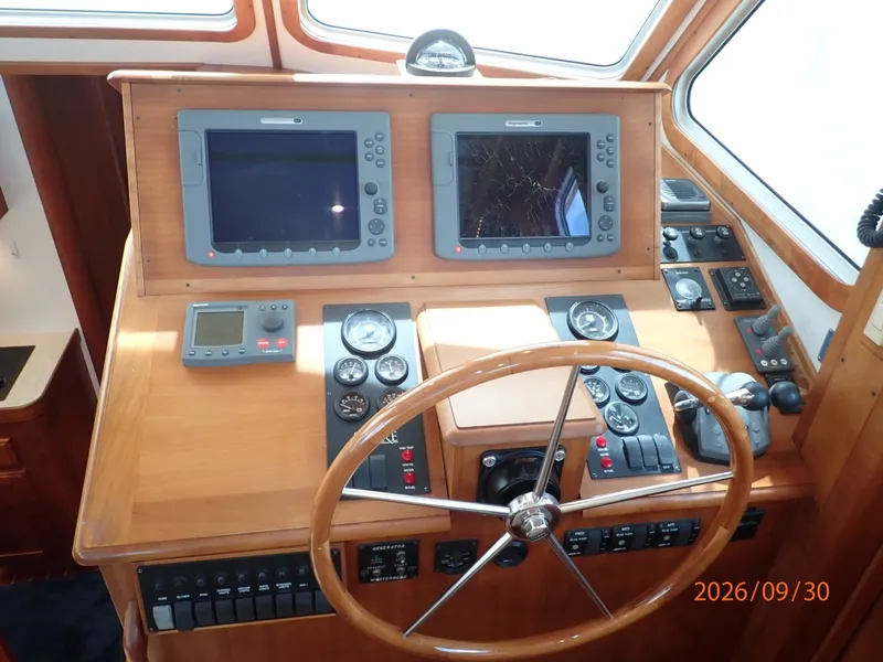 Slide: The Image of 42' Sabre lower helm2 - 8509887