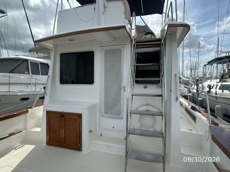 Slide: The Image of 42' Sabre cockpit forward - 8509831